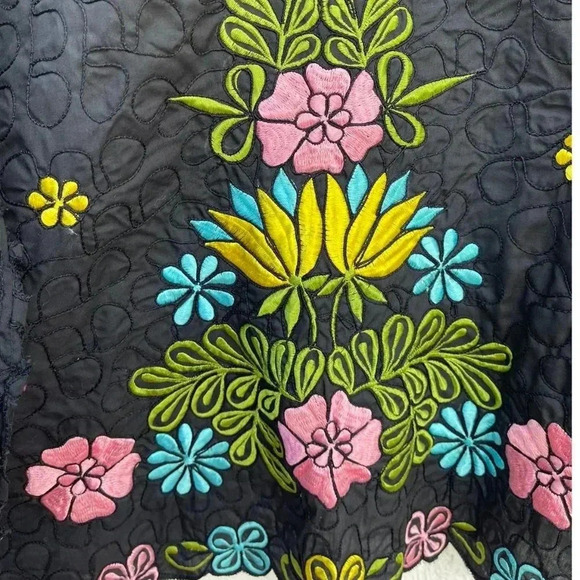 International Apparel Mart Womens Embroidered Floral Top Blouse Black Sz Small - Picture 9 of 11